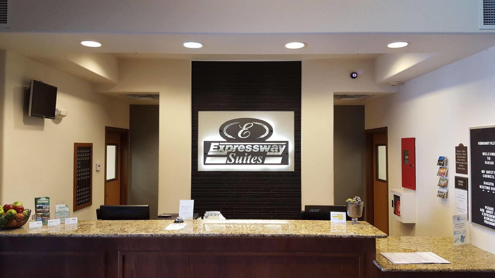 Expressway Suites ฟาร์โก ภายนอก รูปภาพ